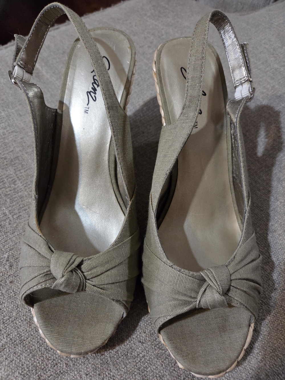 Neutral Olive Open-Toe Slingback Wedges with Knotted Detail